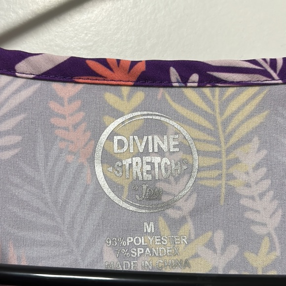 Scrub Top - Picture 2 of 3